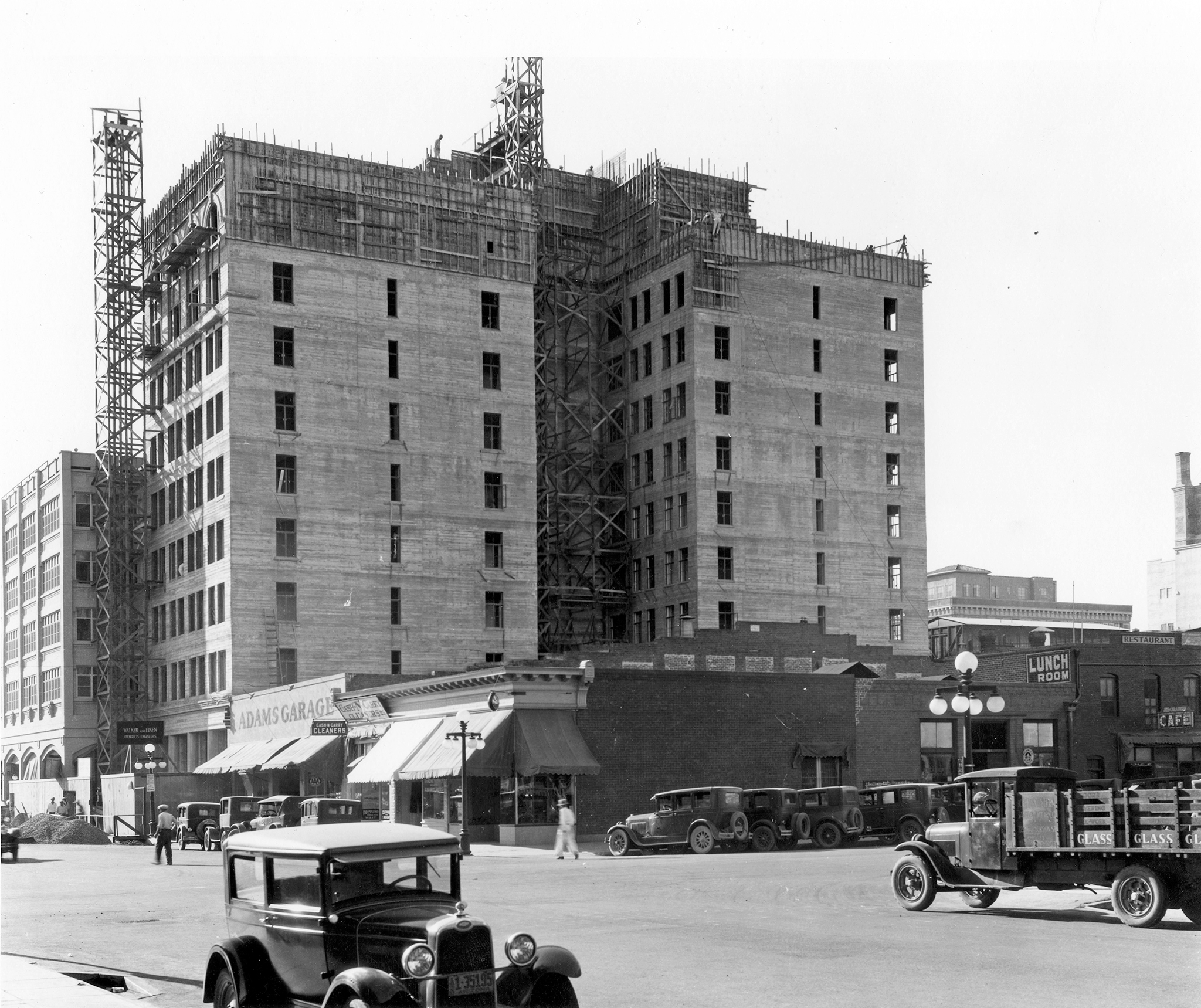Adams_Hotel_addition_construction_1928